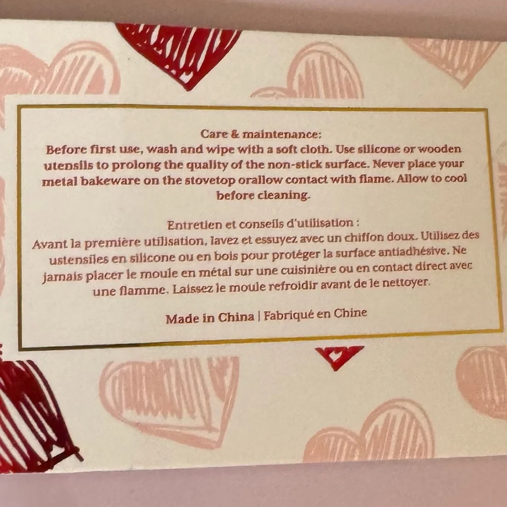 Masterclass Bakeshop Heart 3 Cake Pans and Cupcakes & Cashmere Kitchen Towel NW